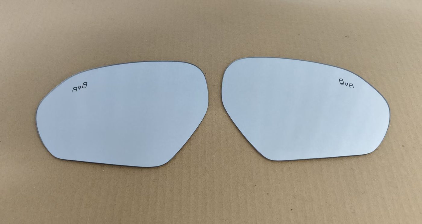 Leapmotor B11 blind-spot marked mirror glass